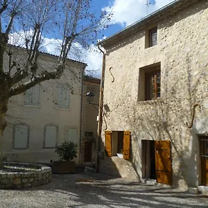 Maison Dans Le Village Hébergement de vacances